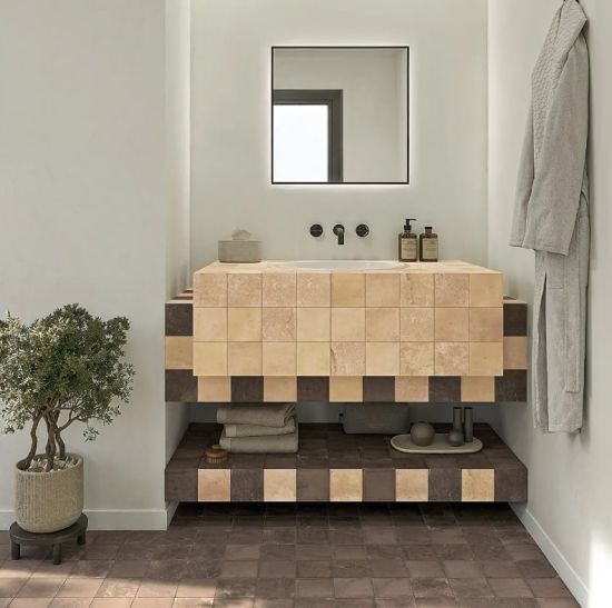 Nowoczesna łazienka z szafką podumywalkową z kafelk&oacute;w, lustrem, czarnymi bateriami, szlafrokiem i rośliną.